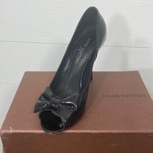 VINTAGE Louis Vuitton patten leather bow peep toe stilettos